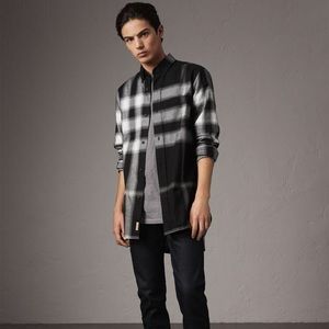 SOLD BURBERRY men strenton slim fit  plaid sSOLD